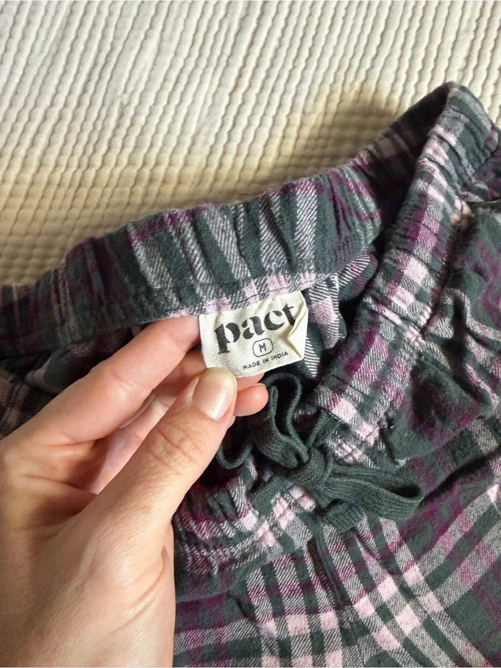Pact Organic Cotton Plaid Drawstring Lounge Shorts. Size Medium.